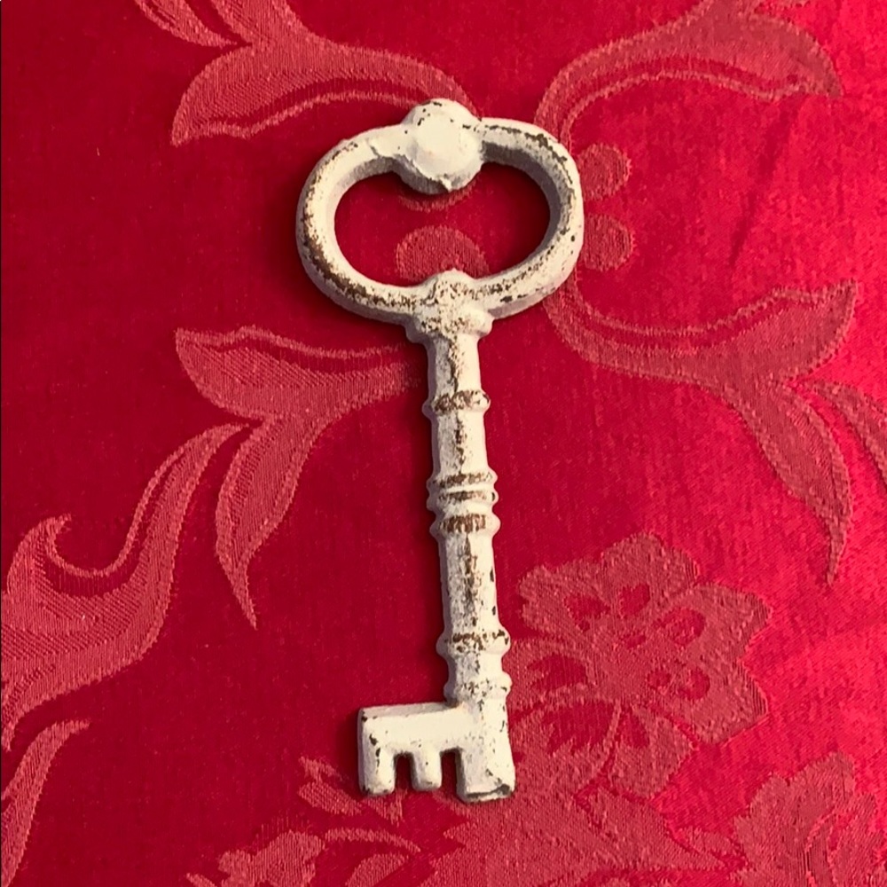 Metal key wall decoration